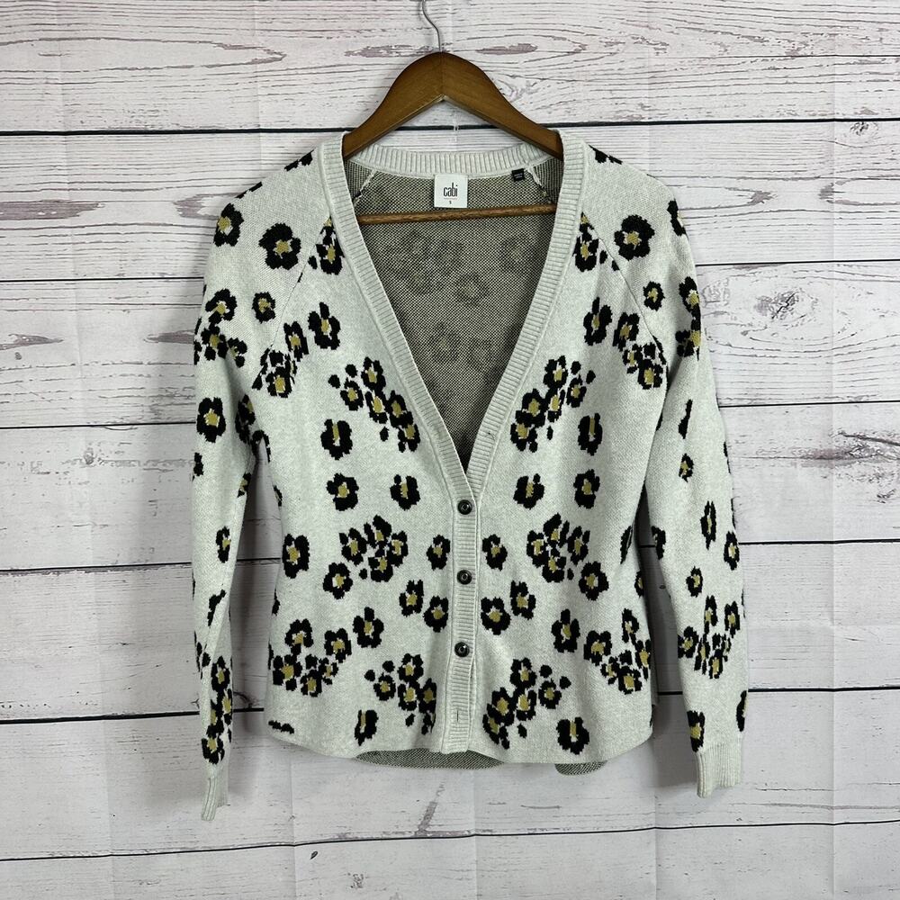 CAbi 5277 Cardigan Sweater Womens Small Gray Leopard Print Vneck‎ Button